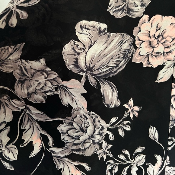 •ASTR FLORAL HIGH LOW DRESS• - Picture 3 of 3